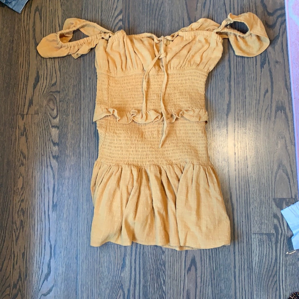 yellow dress